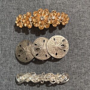 3 hair clips!